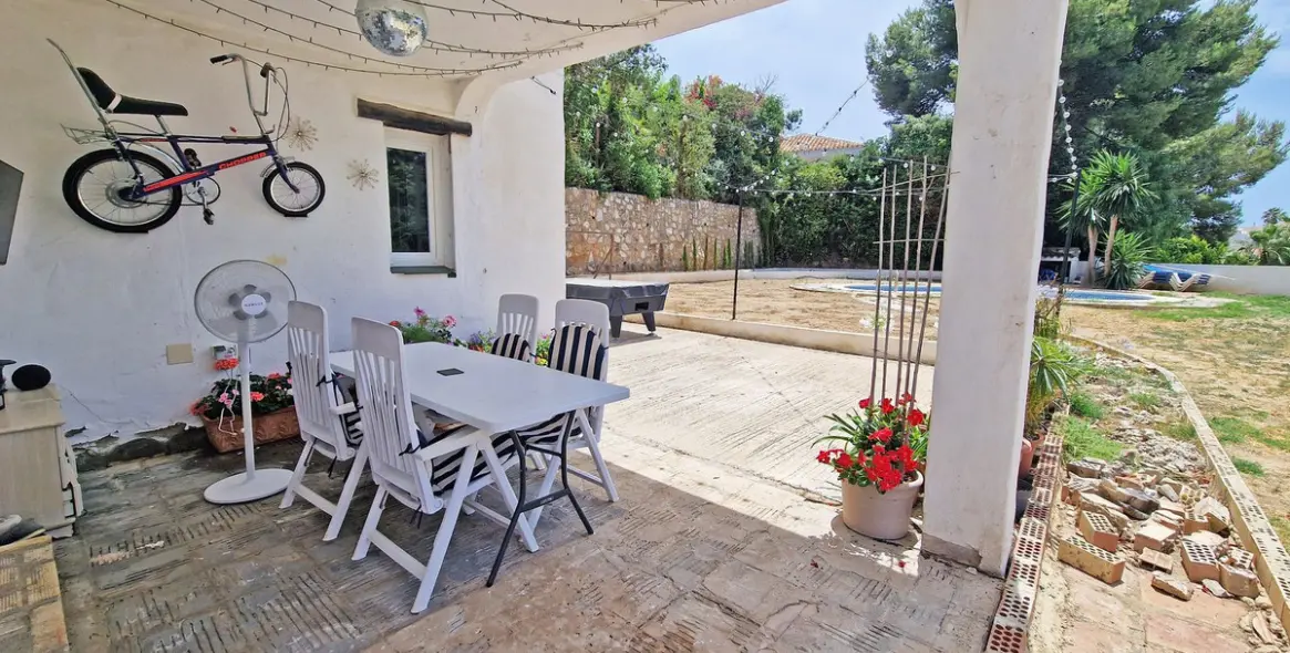 Sale of detached villa in Calahonda 38