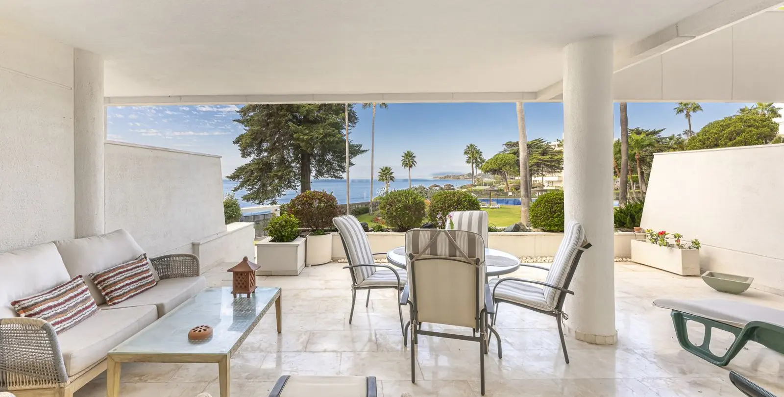 Sale of ground floor apartment in Estepona 1
