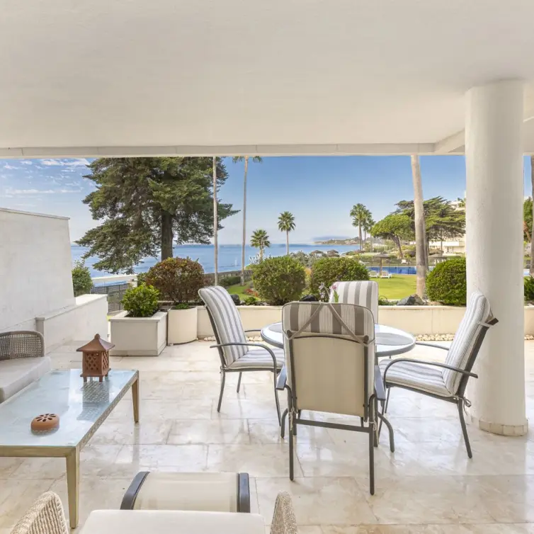 Venta de apartamento en planta baja en Estepona
