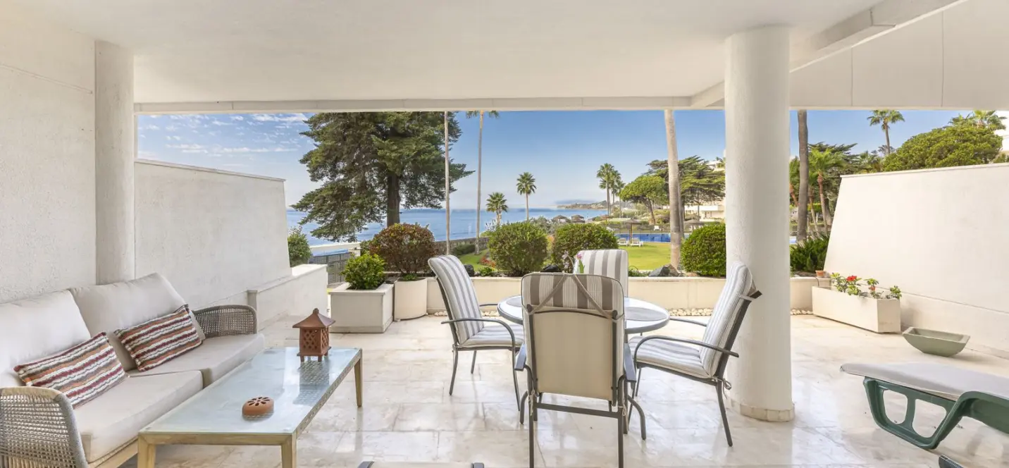Venta de apartamento en planta baja en Estepona 0