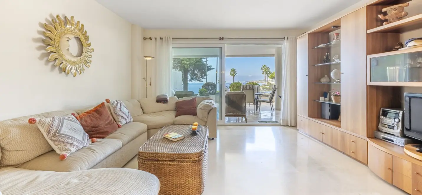 Venta de apartamento en planta baja en Estepona 2
