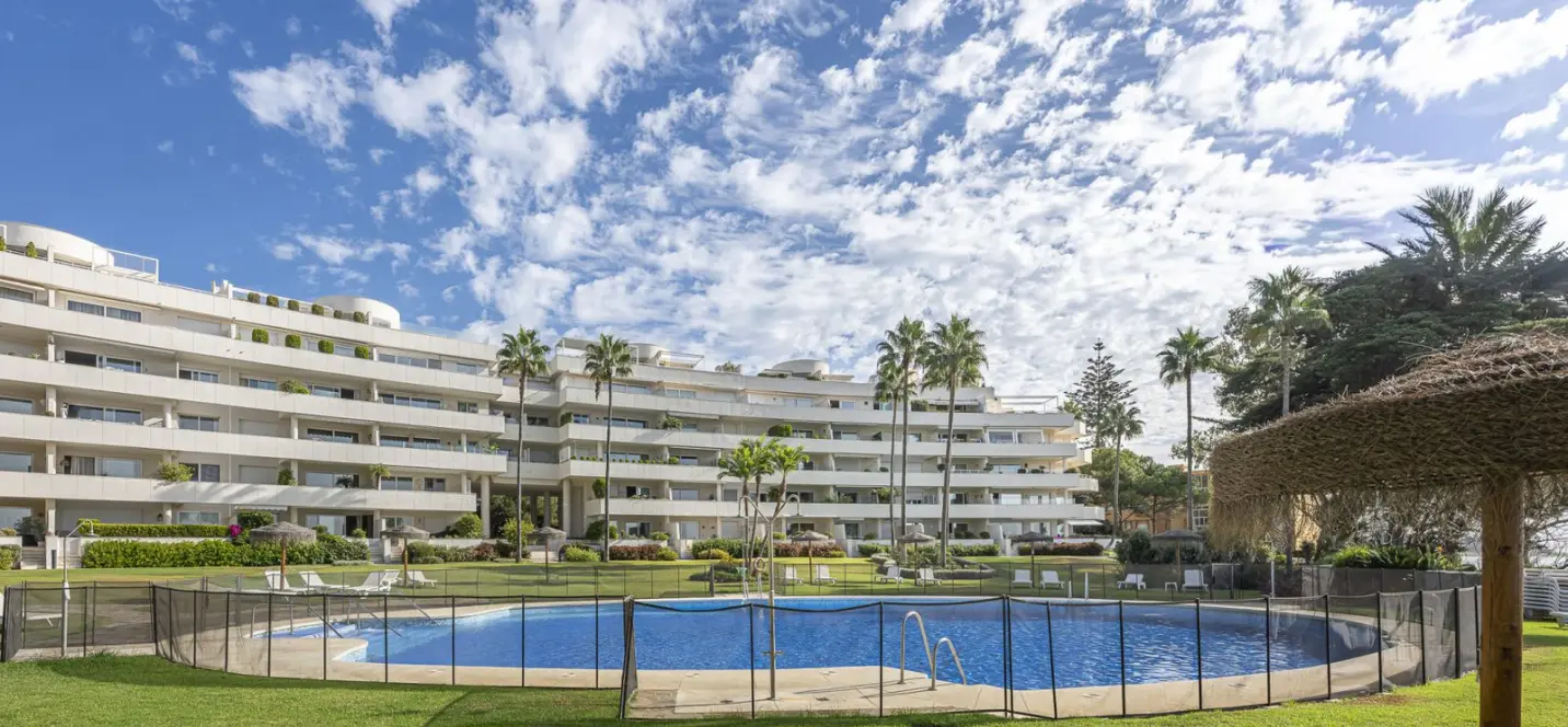 Venta de apartamento en planta baja en Estepona 4