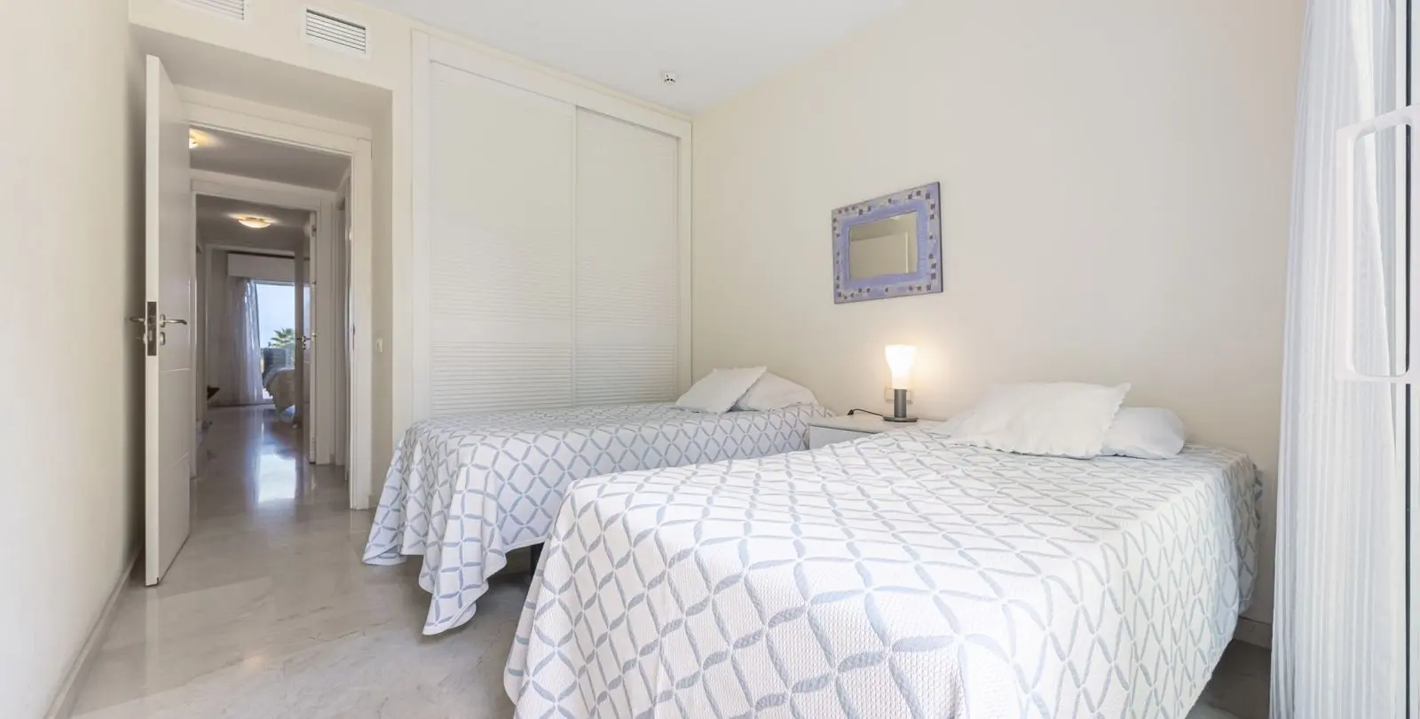 Sale of ground floor apartment in Estepona 10