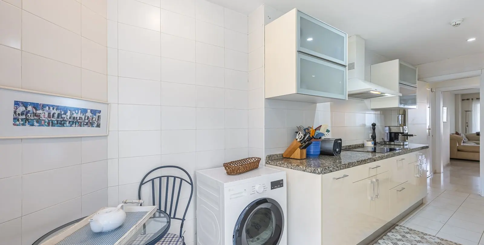 Sale of ground floor apartment in Estepona 13