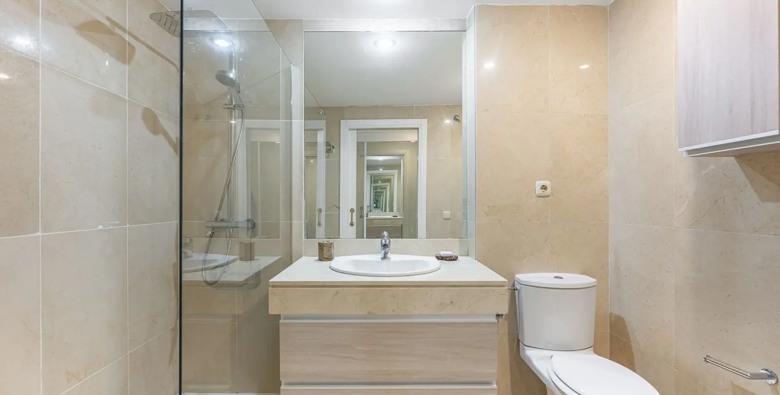 Sale of ground floor apartment in Estepona 18