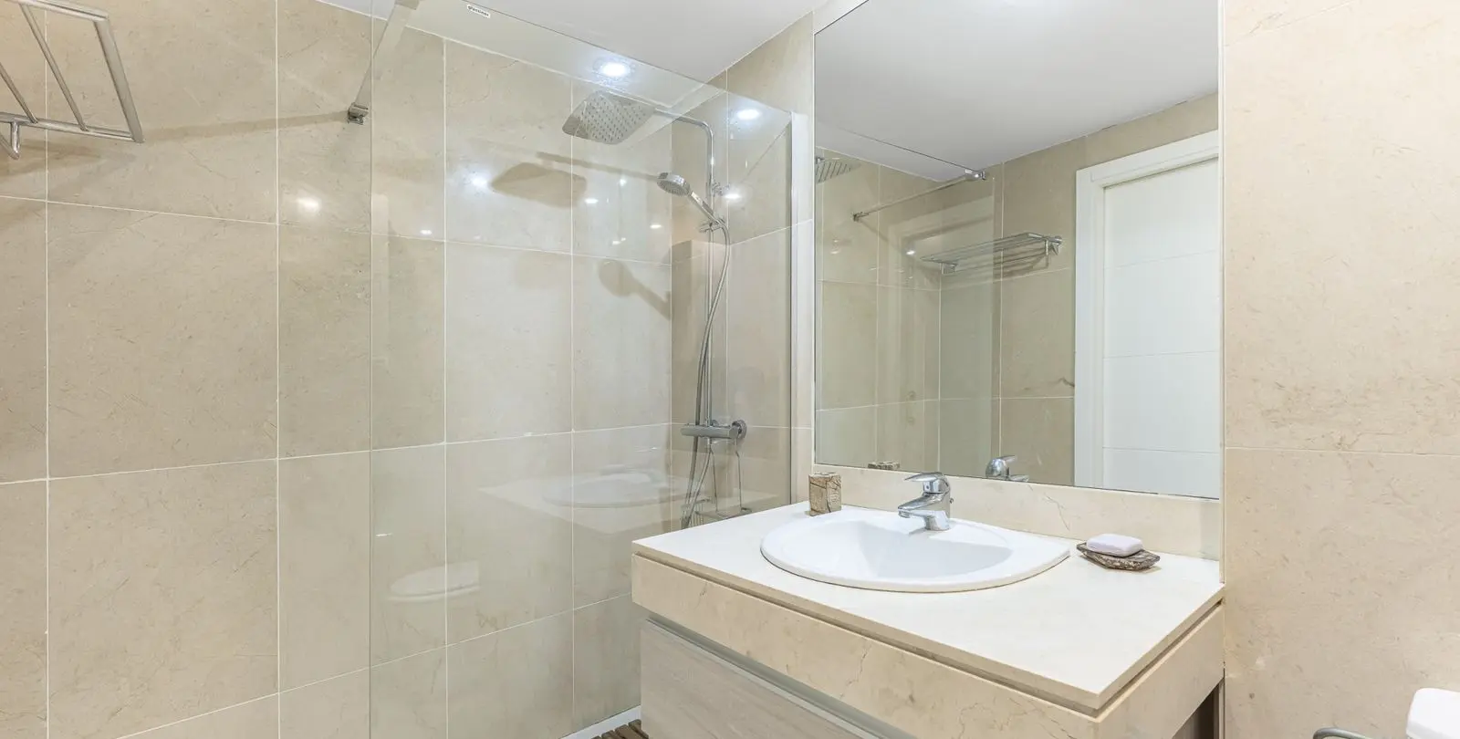 Sale of ground floor apartment in Estepona 22