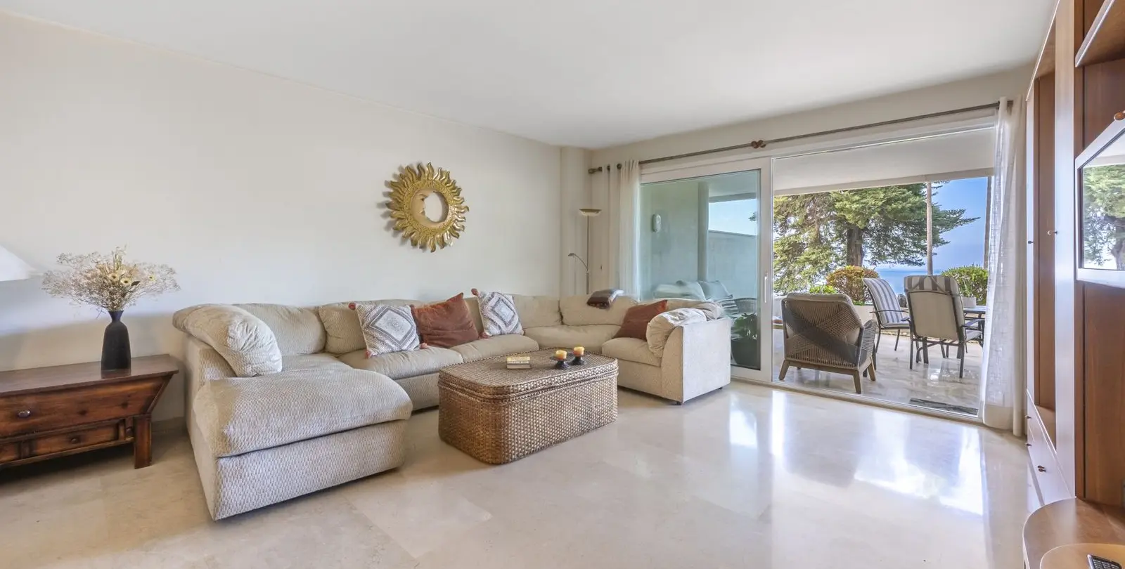 Sale of ground floor apartment in Estepona 23
