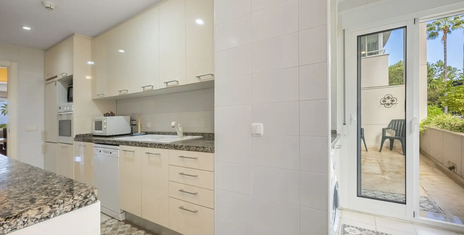 Sale of ground floor apartment in Estepona 33