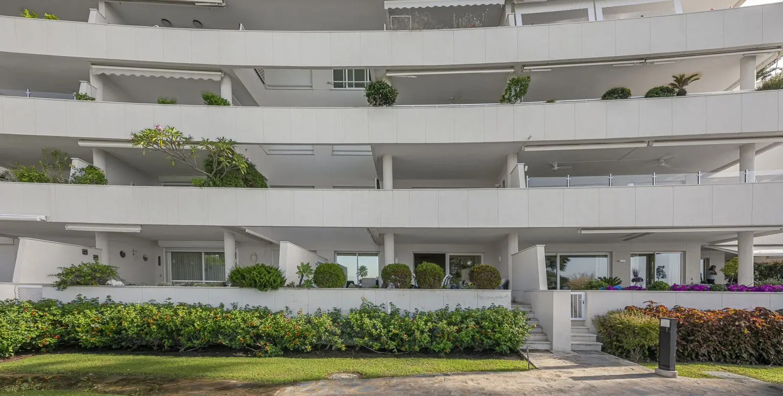 Sale of ground floor apartment in Estepona 40