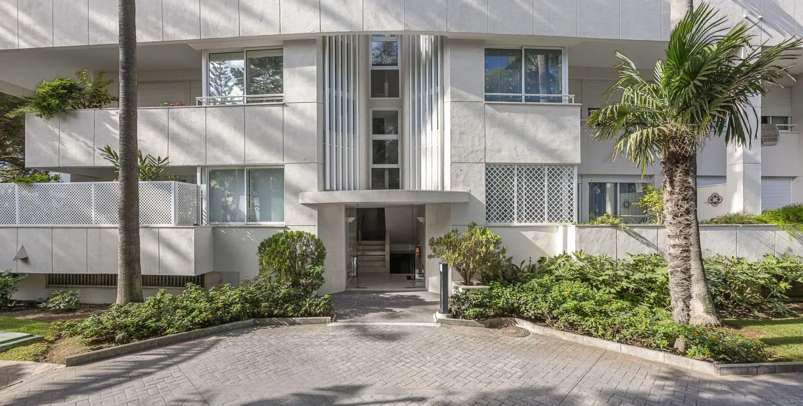 Sale of ground floor apartment in Estepona 41