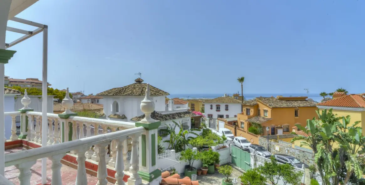 Sale of detached villa in Hacienda Las Chapas 1