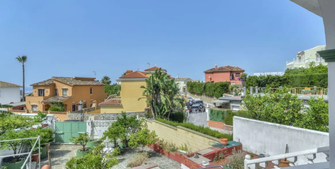 Sale of detached villa in Hacienda Las Chapas 3