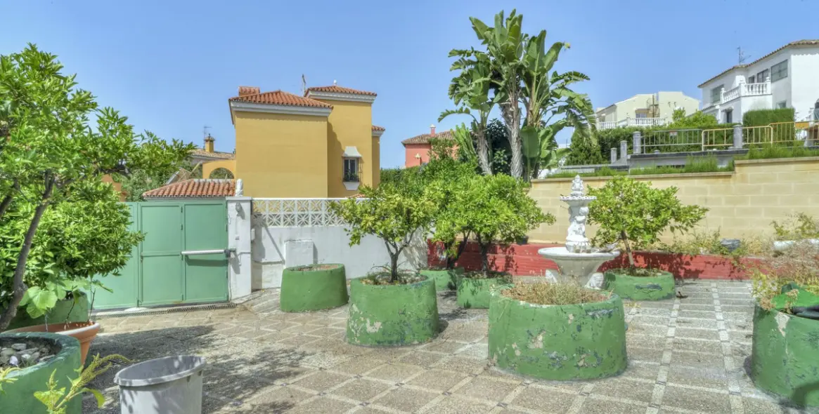 Sale of detached villa in Hacienda Las Chapas 6