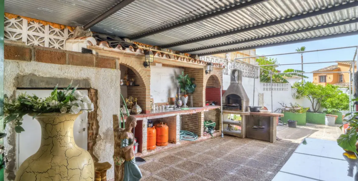 Sale of detached villa in Hacienda Las Chapas 7
