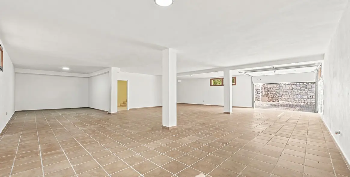 Sale of detached villa in Hacienda Las Chapas 13