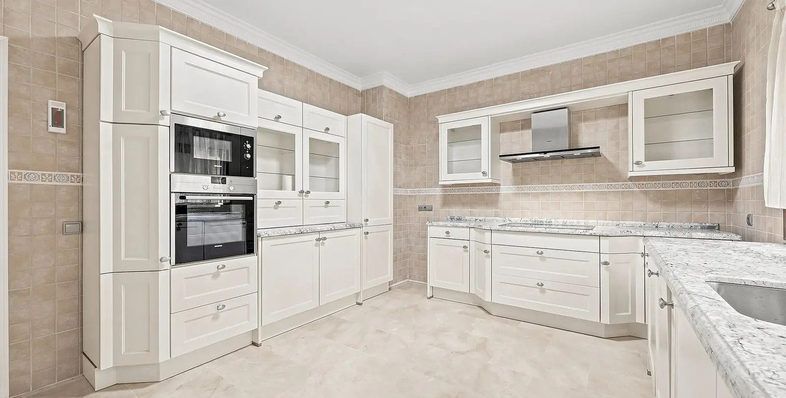 Sale of detached villa in Hacienda Las Chapas 4
