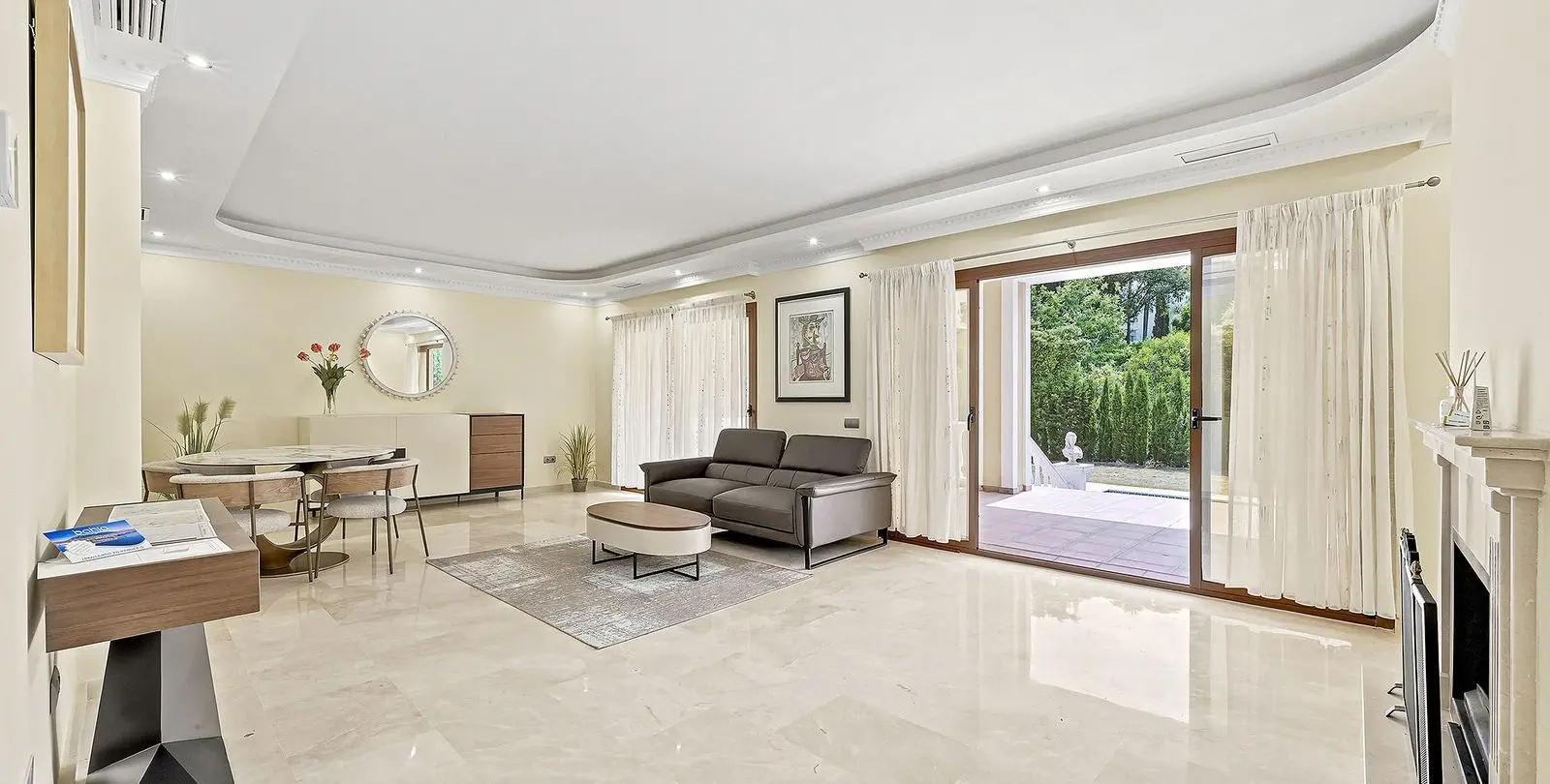 Sale of detached villa in Hacienda Las Chapas 5