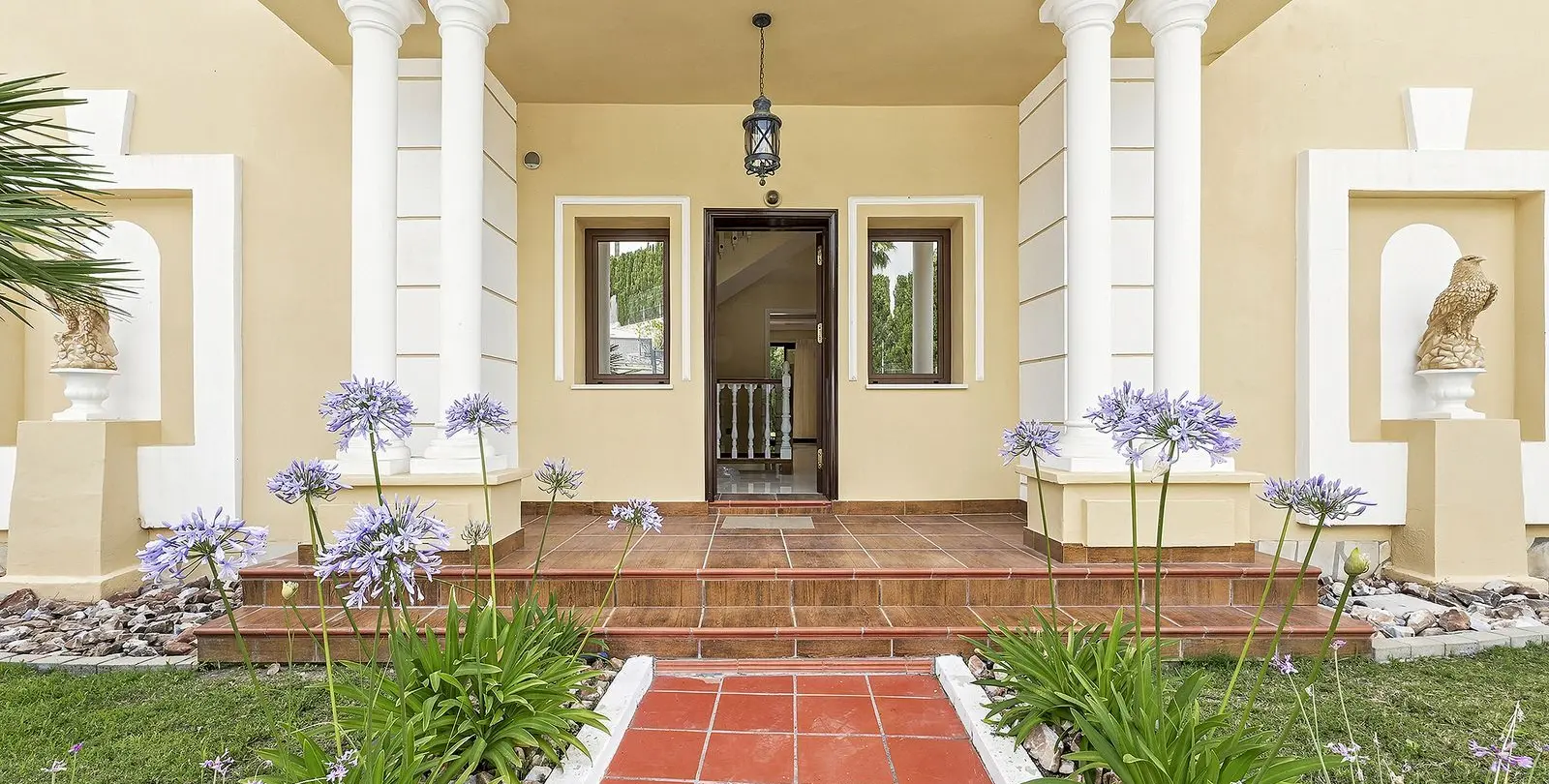 Sale of detached villa in Hacienda Las Chapas 7