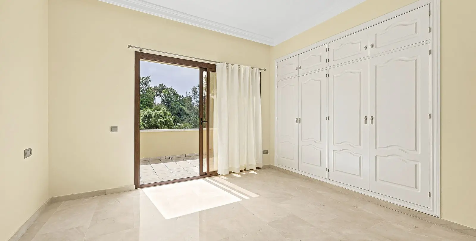 Sale of detached villa in Hacienda Las Chapas 8