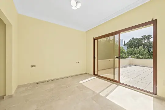 Image 9 thumb