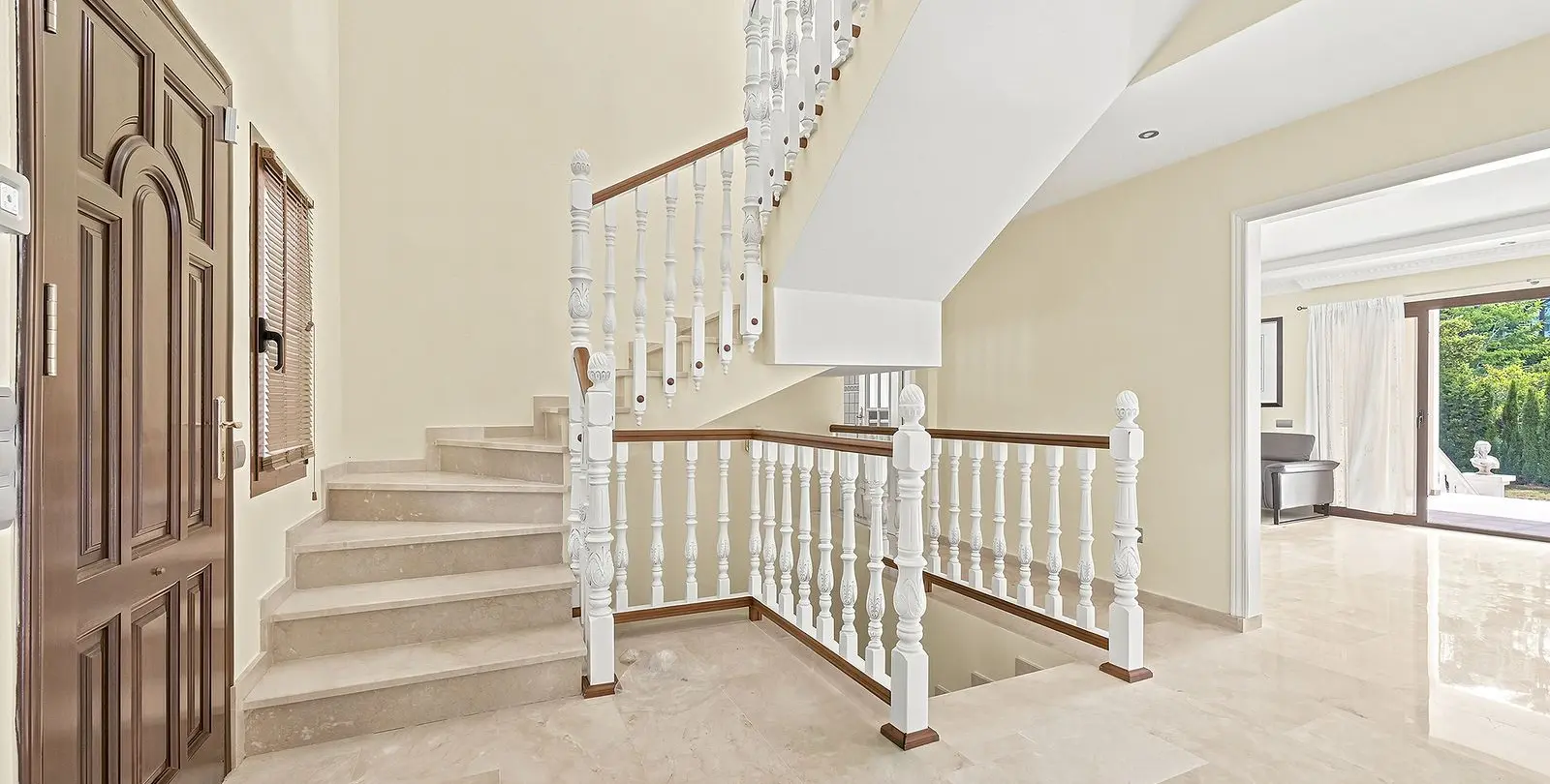 Sale of detached villa in Hacienda Las Chapas 14