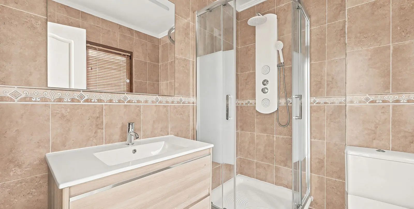 Sale of detached villa in Hacienda Las Chapas 15