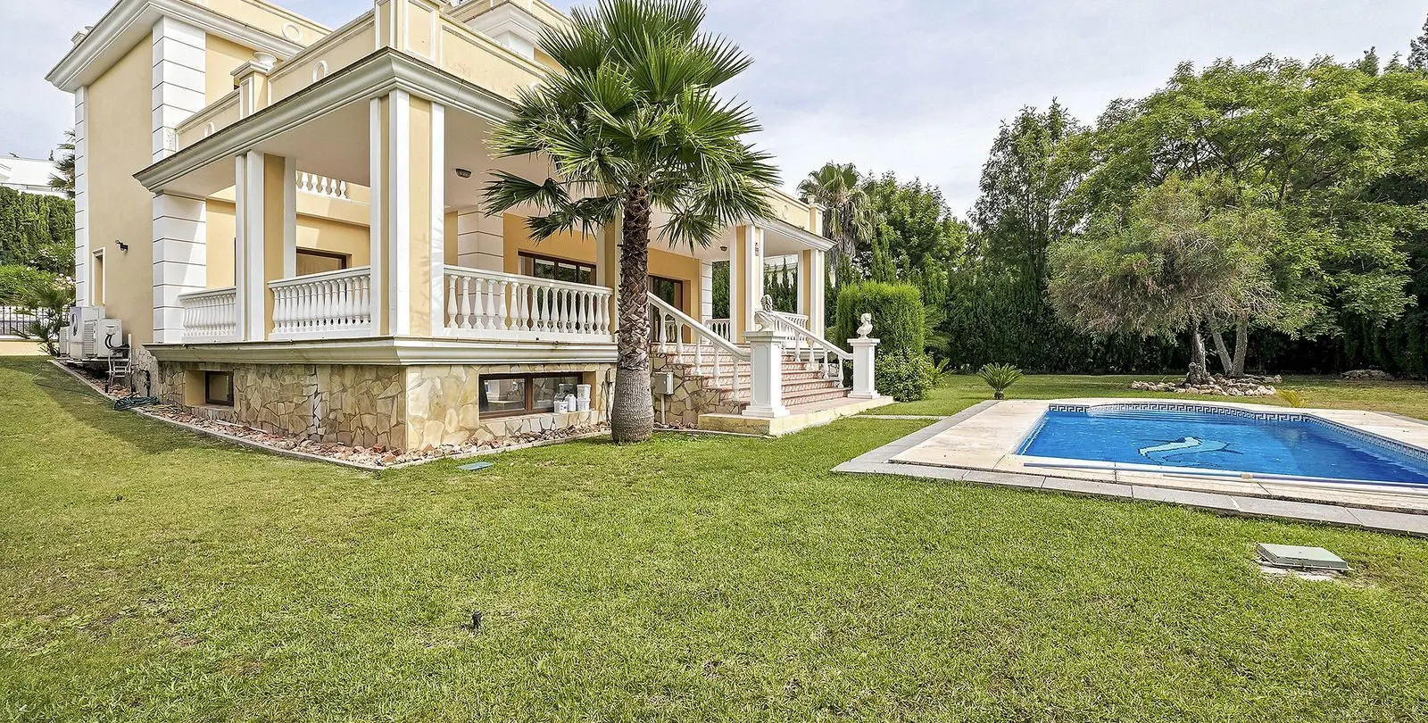 Sale of detached villa in Hacienda Las Chapas 20