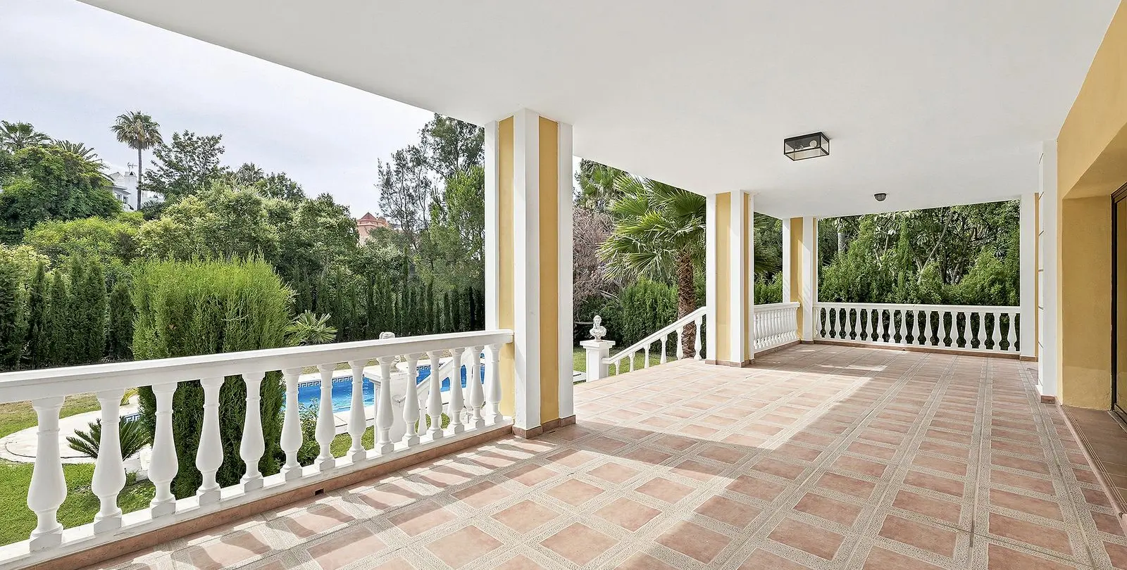 Sale of detached villa in Hacienda Las Chapas 21