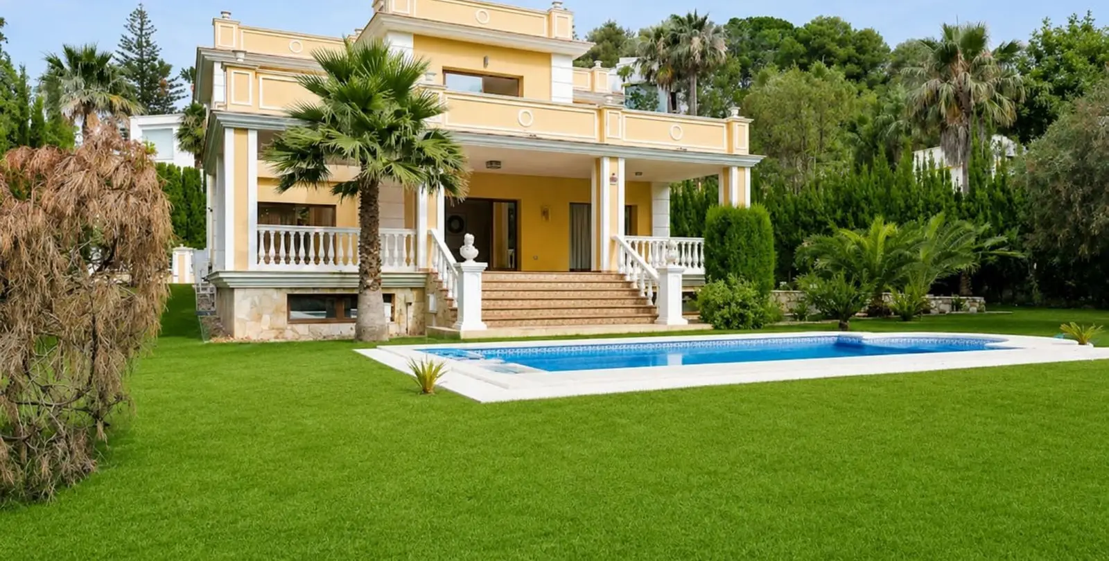 Sale of detached villa in Hacienda Las Chapas 24