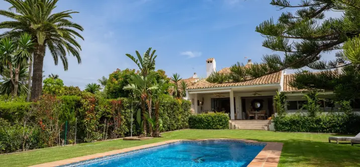 Long-term rent of detached villa in Guadalmina Baja 0