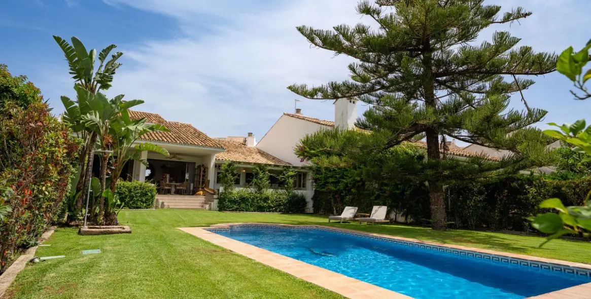 Alquiler a largo plazo de villa independiente en Guadalmina Baja 2