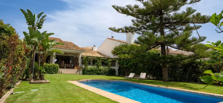 Long-term rent of detached villa in Guadalmina Baja 1