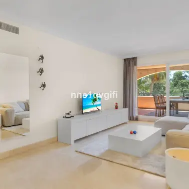 Sale of middle floor apartment in Elviria