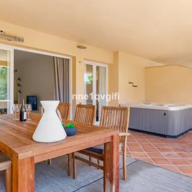 Sale of middle floor apartment in Elviria
