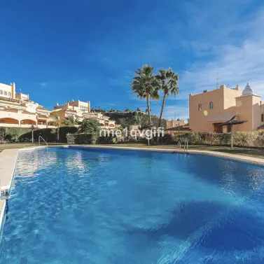 Sale of middle floor apartment in Elviria