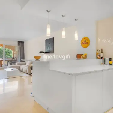Sale of middle floor apartment in Elviria