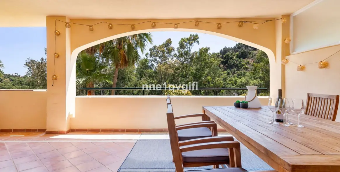 Sale of middle floor apartment in Elviria 5