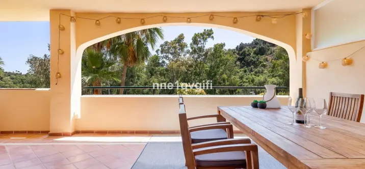 Sale of middle floor apartment in Elviria 4
