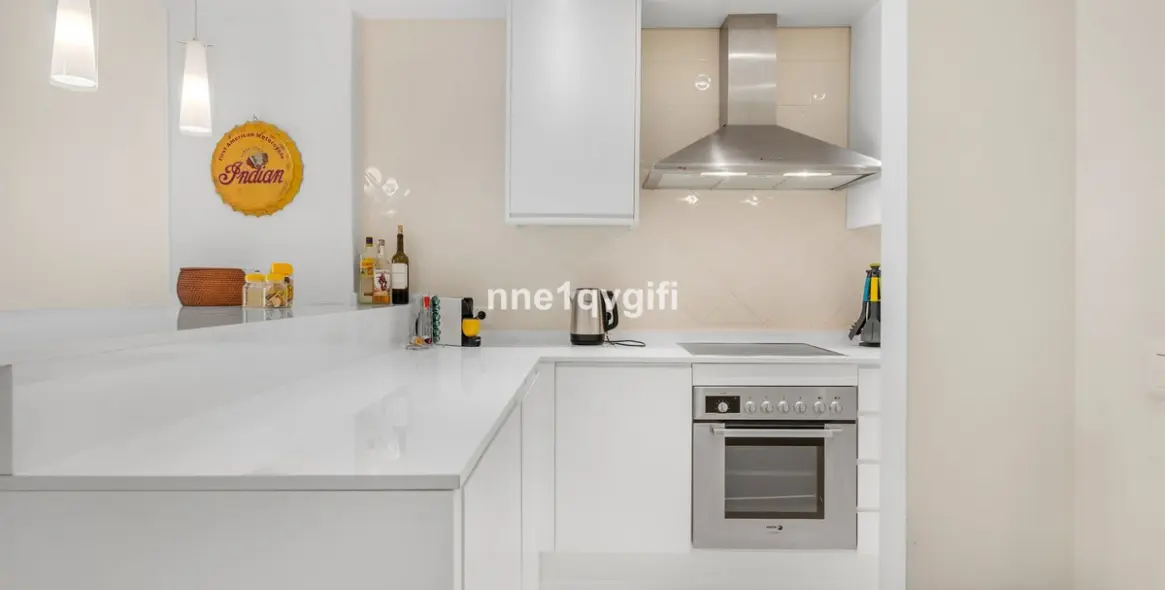 Sale of middle floor apartment in Elviria 6