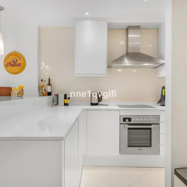 Sale of middle floor apartment in Elviria