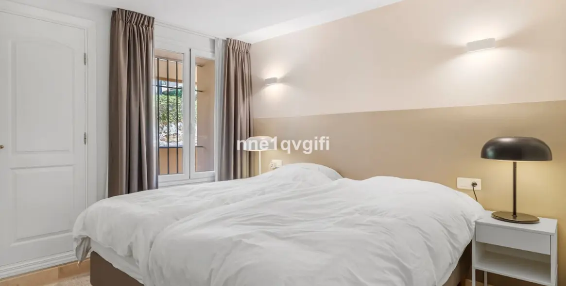 Sale of middle floor apartment in Elviria 17