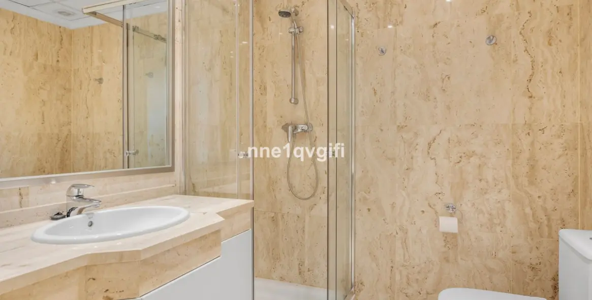 Sale of middle floor apartment in Elviria 20