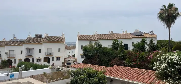 Продажа апартаментов на первом этаже в Estepona 0