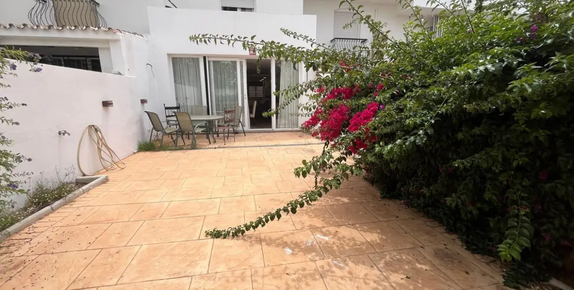 Продажа апартаментов на первом этаже в Estepona 2