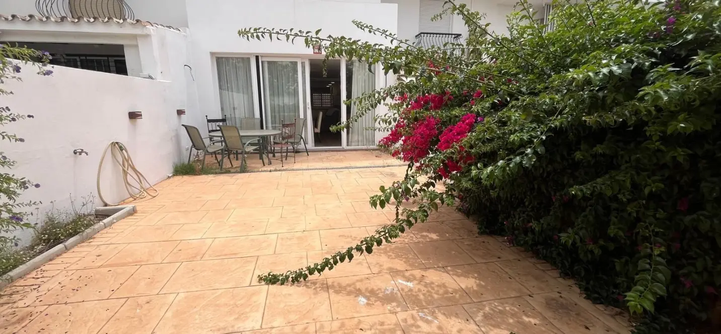 Продажа апартаментов на первом этаже в Estepona 1