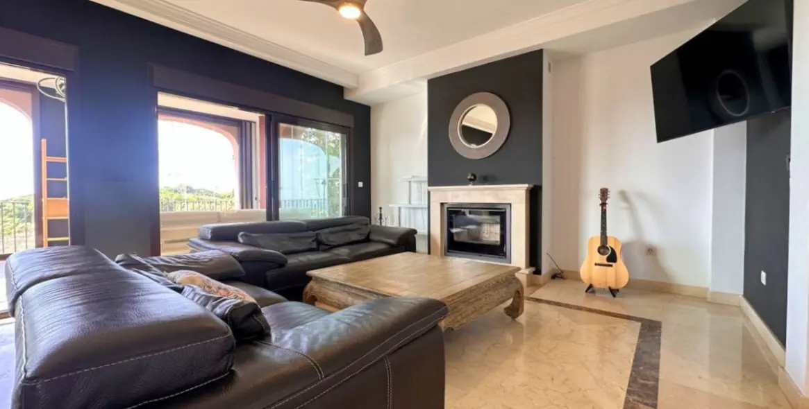 Продажа дома на две семьи в Estepona 8
