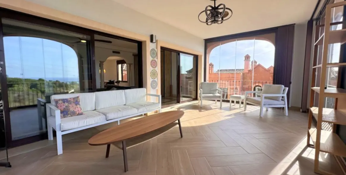 Продажа дома на две семьи в Estepona 23