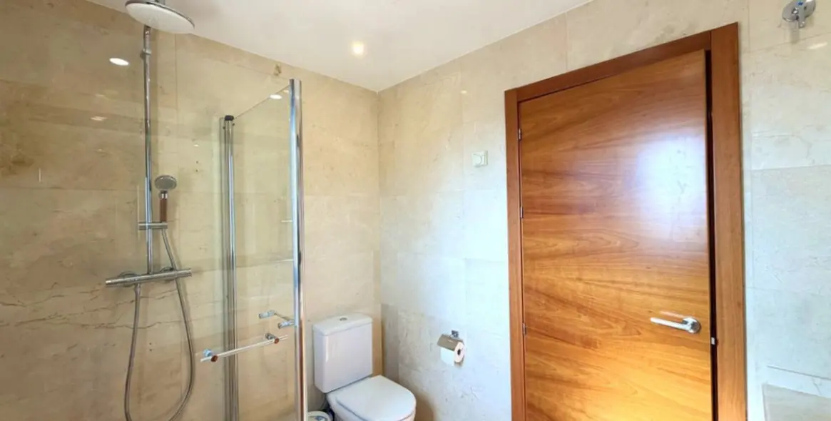 Продажа дома на две семьи в Estepona 31