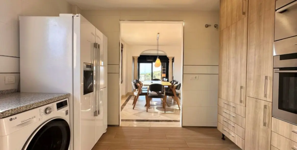 Продажа дома на две семьи в Estepona 62