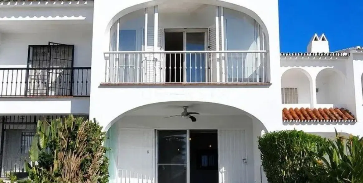 Продажа таунхауса в Riviera del Sol 1